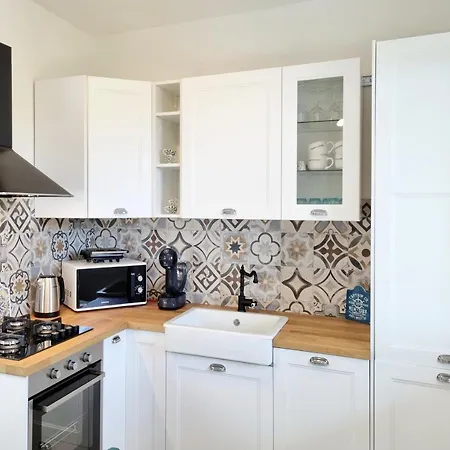 Colombo 100m From The *